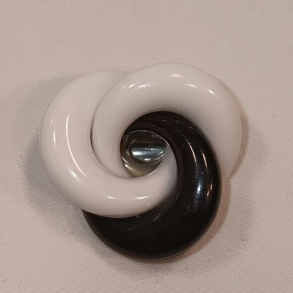 Women's black and white earrings - Picture 2 of 2